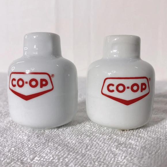 Vintage  White Red Co Op Ceramic Propane Tank Salt & Pepper Shakers - Picture 1 of 8